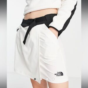 🖤 The North Face Belted Utility Skirt – Size L 🖤